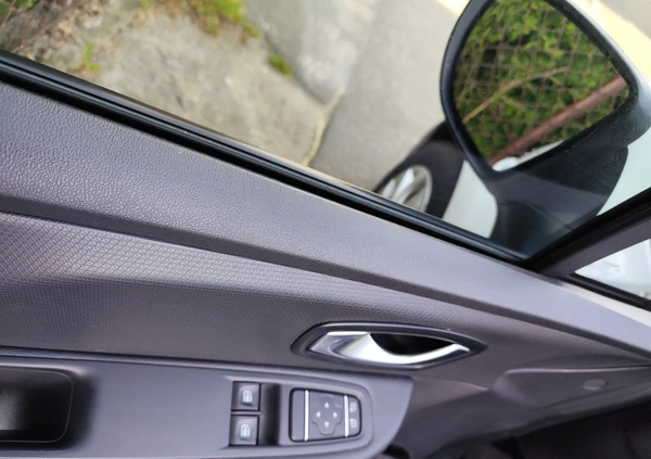 Renault Clio cena 40900 przebieg: 102640, rok produkcji 2019 z Toruń małe 121
